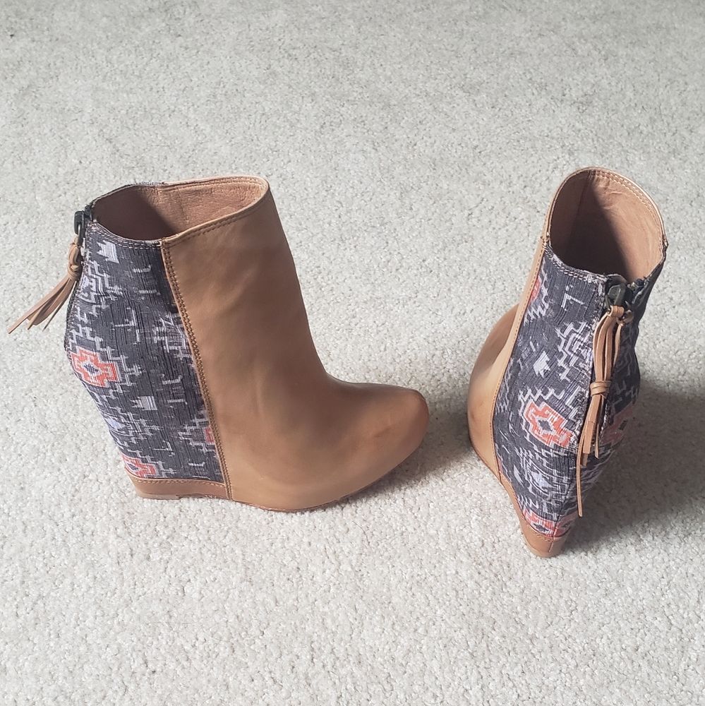 Boots - Picture 3 of 4